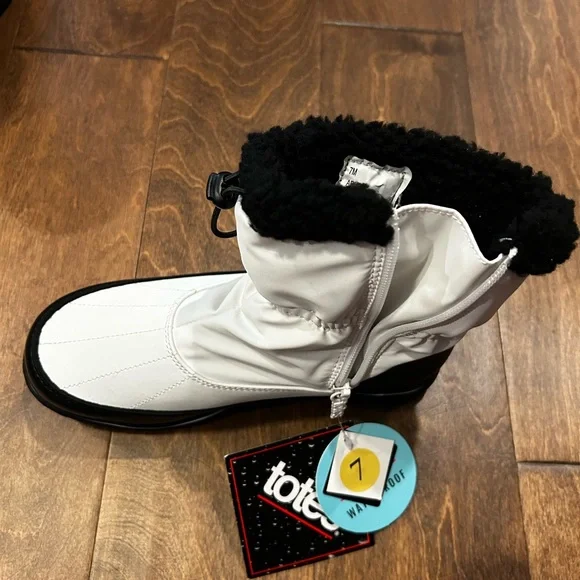 TOTES White and Black Winter Boots - Picture 8 of 8